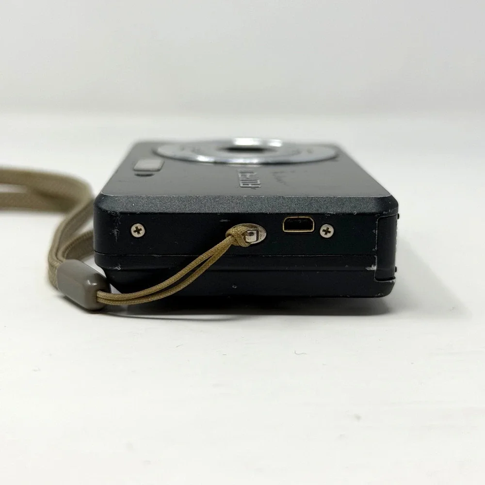 Fujifilm FinePix J10 8.2MP Compact Digital Camera Black Untested